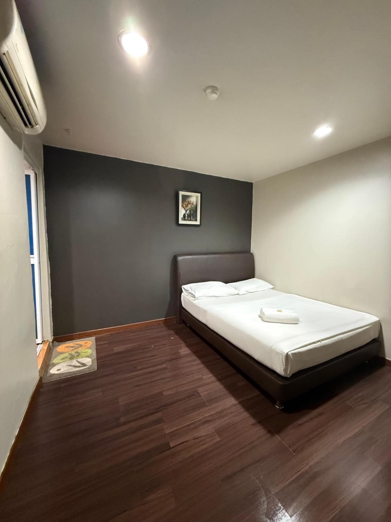 1St Living Subang Hotel ซูบังจายา ภายนอก รูปภาพ